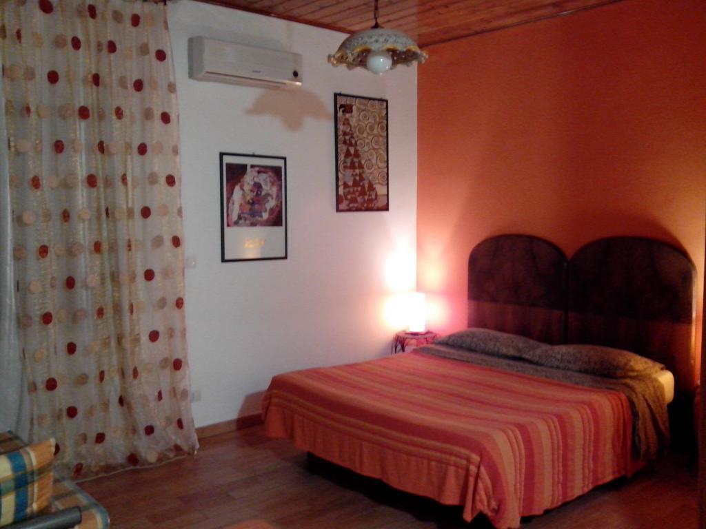 Bed&Breakfast La Casetta SantʼAlessio Siculo Szoba fotó